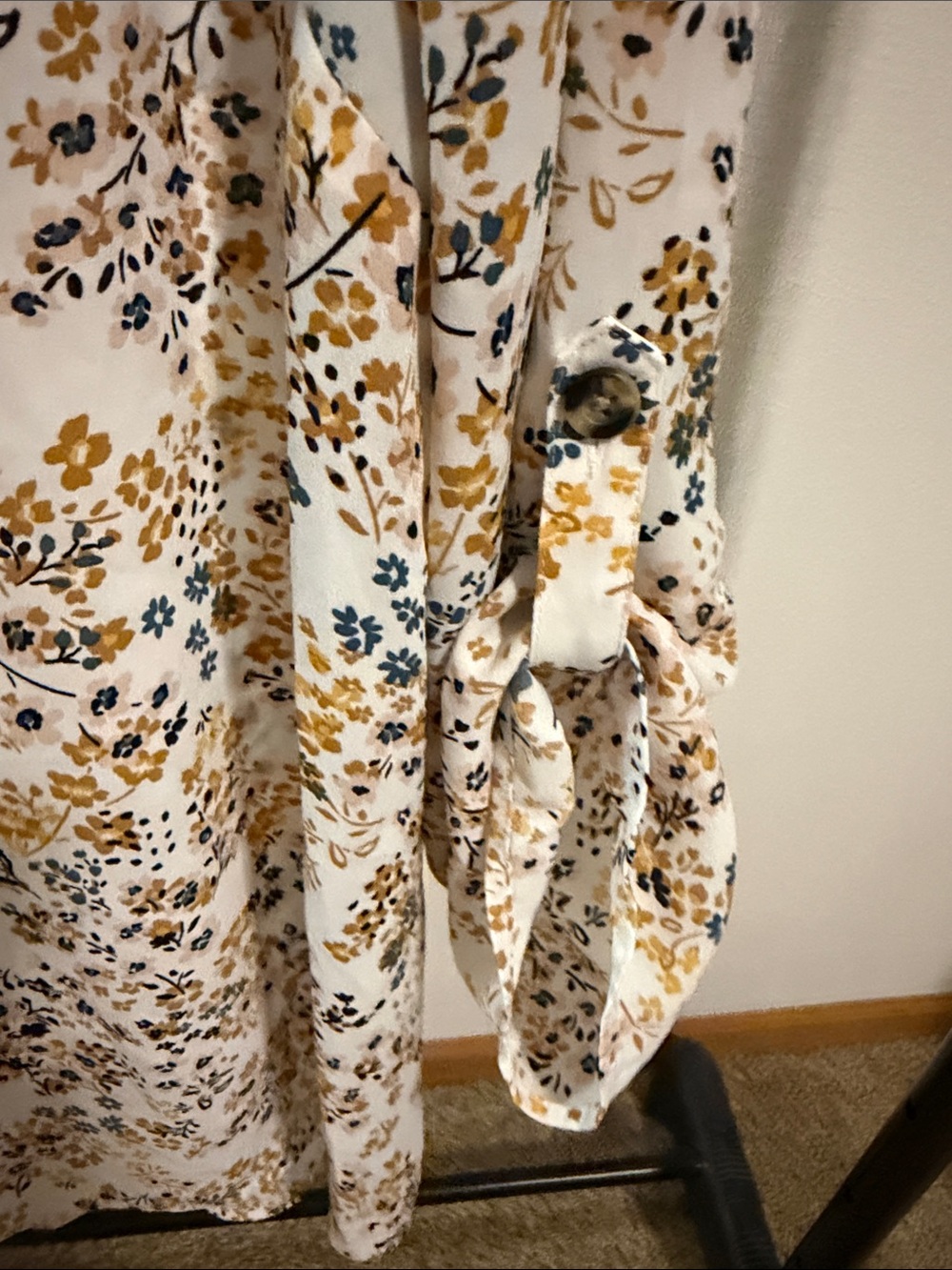 Maurices Floral V-Neck Button Front Women's Blouse - Picture 4 of 5